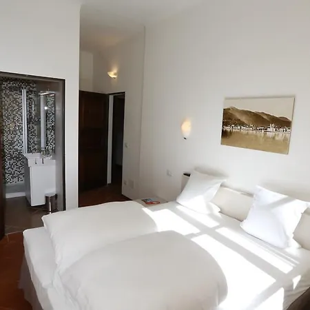 Alojamento de Acomodação e Pequeno-almoço Casa Baroli *